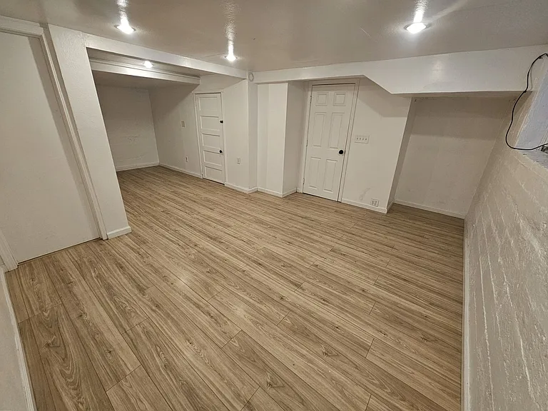 202 W 2nd Ave #1 — Photo 12
