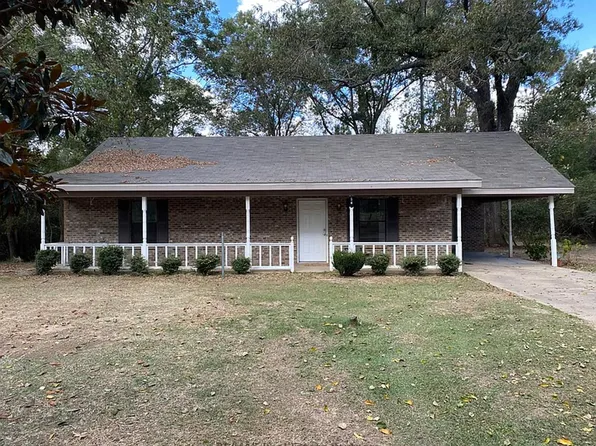 54 Village Trl, Hattiesburg, MS 39401