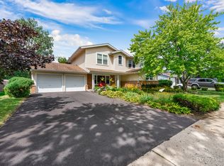 1128 Westview Dr, Elk Grove Village, IL 60007