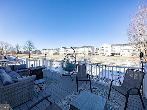 4th image of 111 Larose Dr