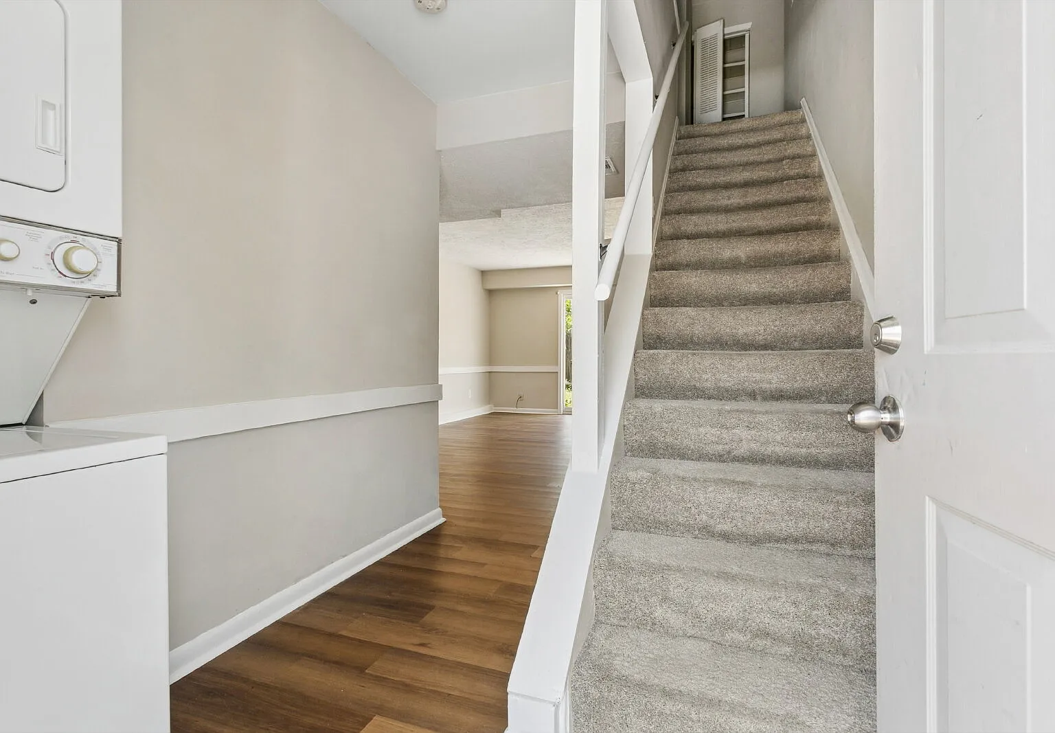 2 bed, 1.5 bath, 815 sqft, $1,600 — Photo 3