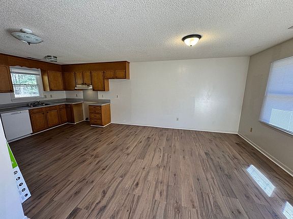 4th image of 100 Red Rock Dr #12