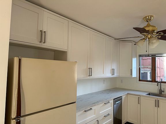 4th image of 9 Concord Dr #A