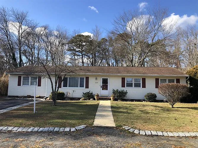 250 Emerald Dr photo 1