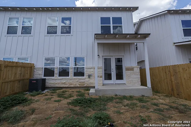206 Topaz #1502 — Photo 31