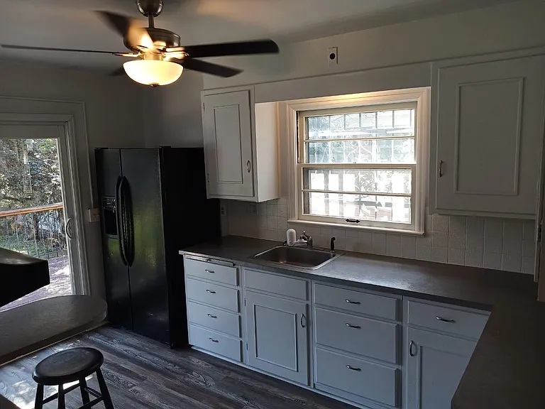 Kitchen with plenty of storage