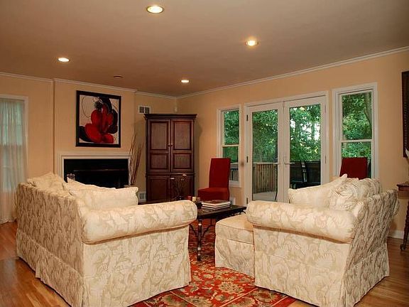 3rd image of 170 Mayhew Dr