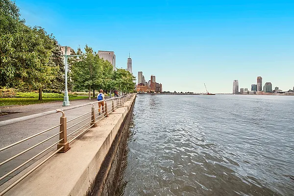 Sold by Warburg | media 13