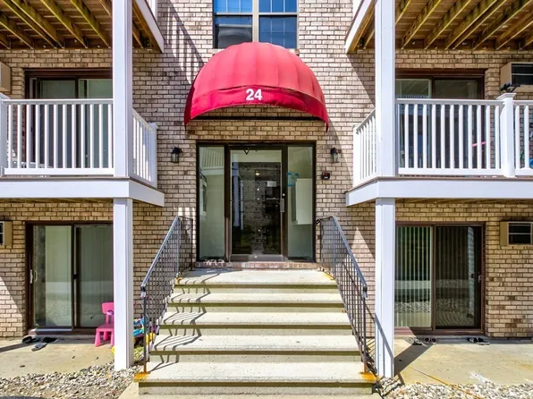 24 Kenmar Dr Unit 222, Billerica, MA 01821