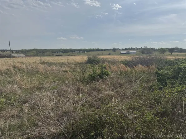 136 Persimmon Hill Rd, McAlester, OK 74501