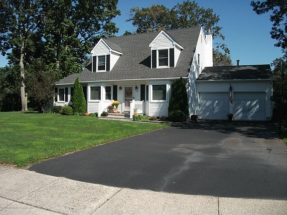 2nd image of 37 Shasta Ln