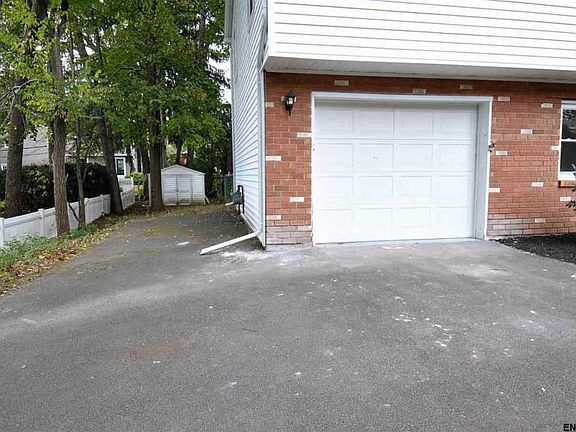4th image of 18 Bethwood Dr