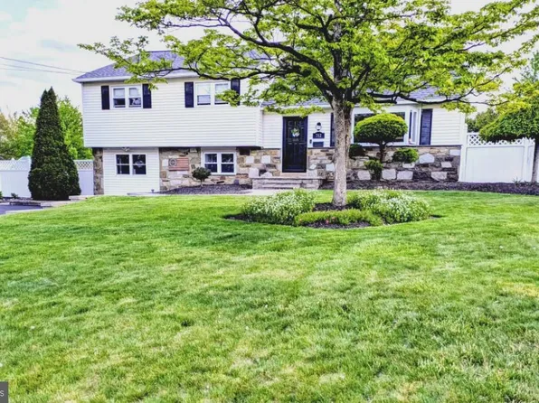 712 Ivyland Rd, Warminster, PA 18974