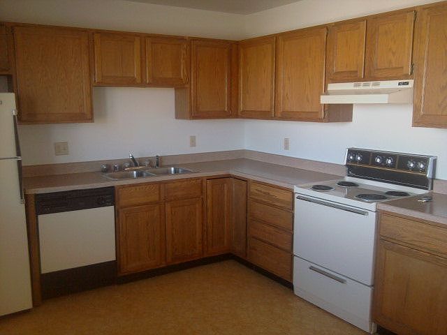 2nd image of 632 Oakmont Rd APT 2
