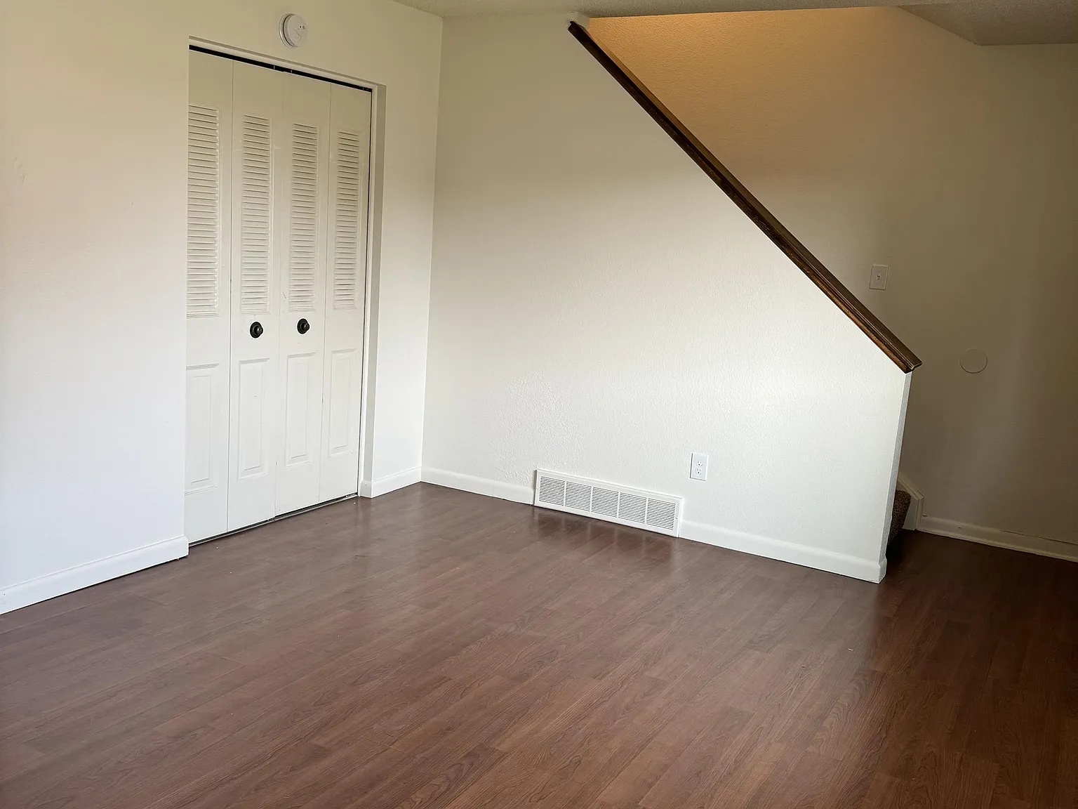 2423 West 27th Street - C — Photo 2