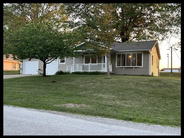 705 Willow Ln, Macon, MO 63552