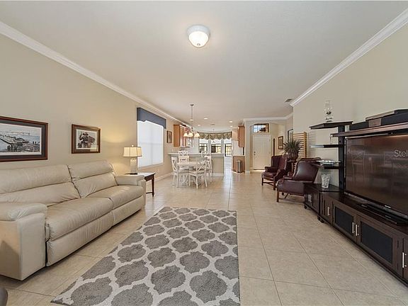3rd image of 325 Laurel Falls Dr