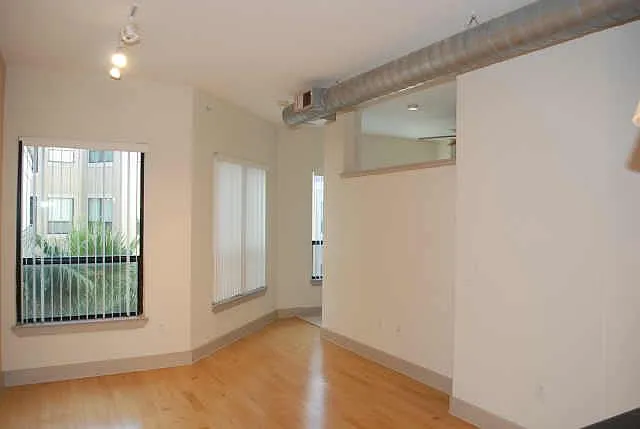 1 bed, 1.0 bath, 718 sqft, $1,739 — Photo 1