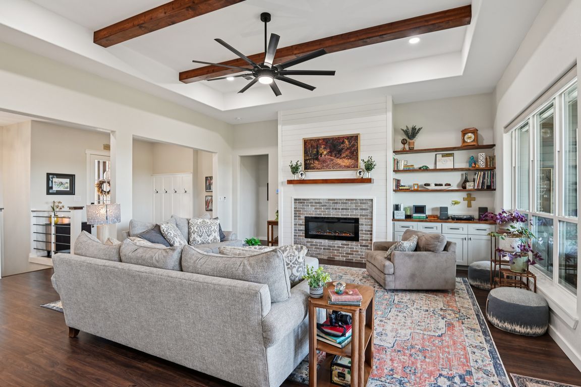 next background image