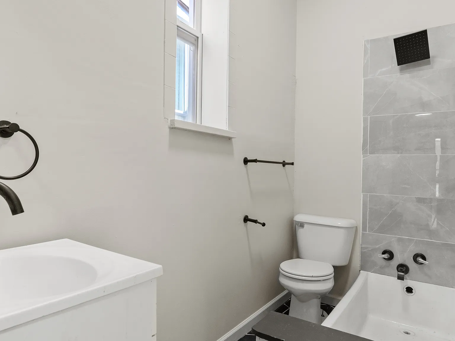 3 bed, 1100 sqft, $1,295 — Photo 3