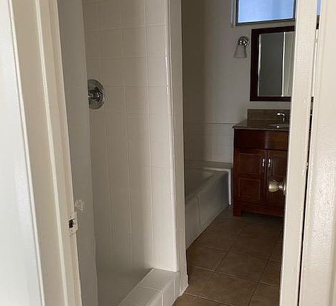3rd image of 1335 N Detroit St APT 114