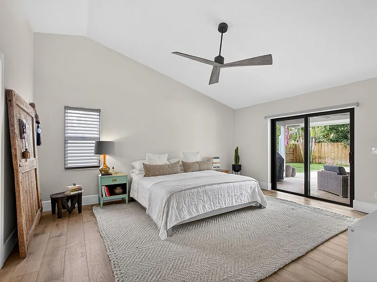 12897 La Rochelle Cir — Photo 51