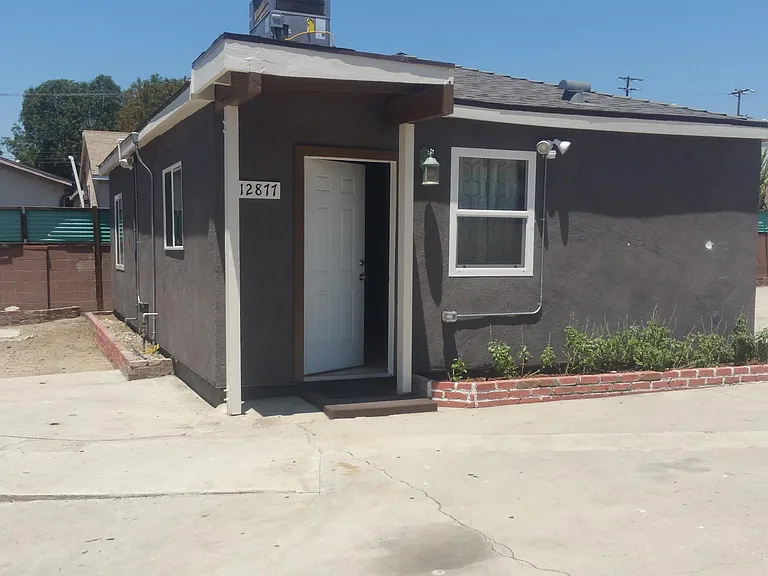 12877 Glenoaks Blvd — Photo 13