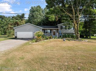 3180 Rolston Rd, Fenton, MI 48430