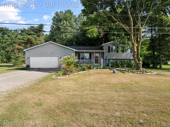 3180 Rolston Rd, Fenton, MI 48430