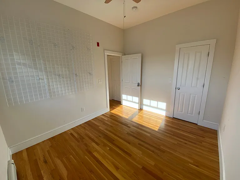 80 Webster Ave #3F — Photo 11