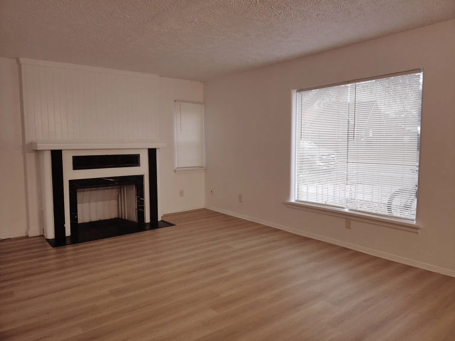 3 bed, 1040 sqft, $875 — Photo 2
