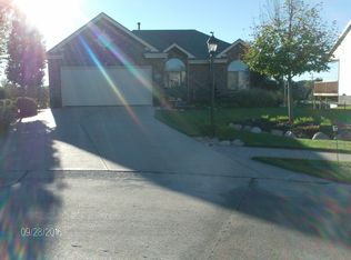 16807 Colony Cir, Omaha, NE 68136