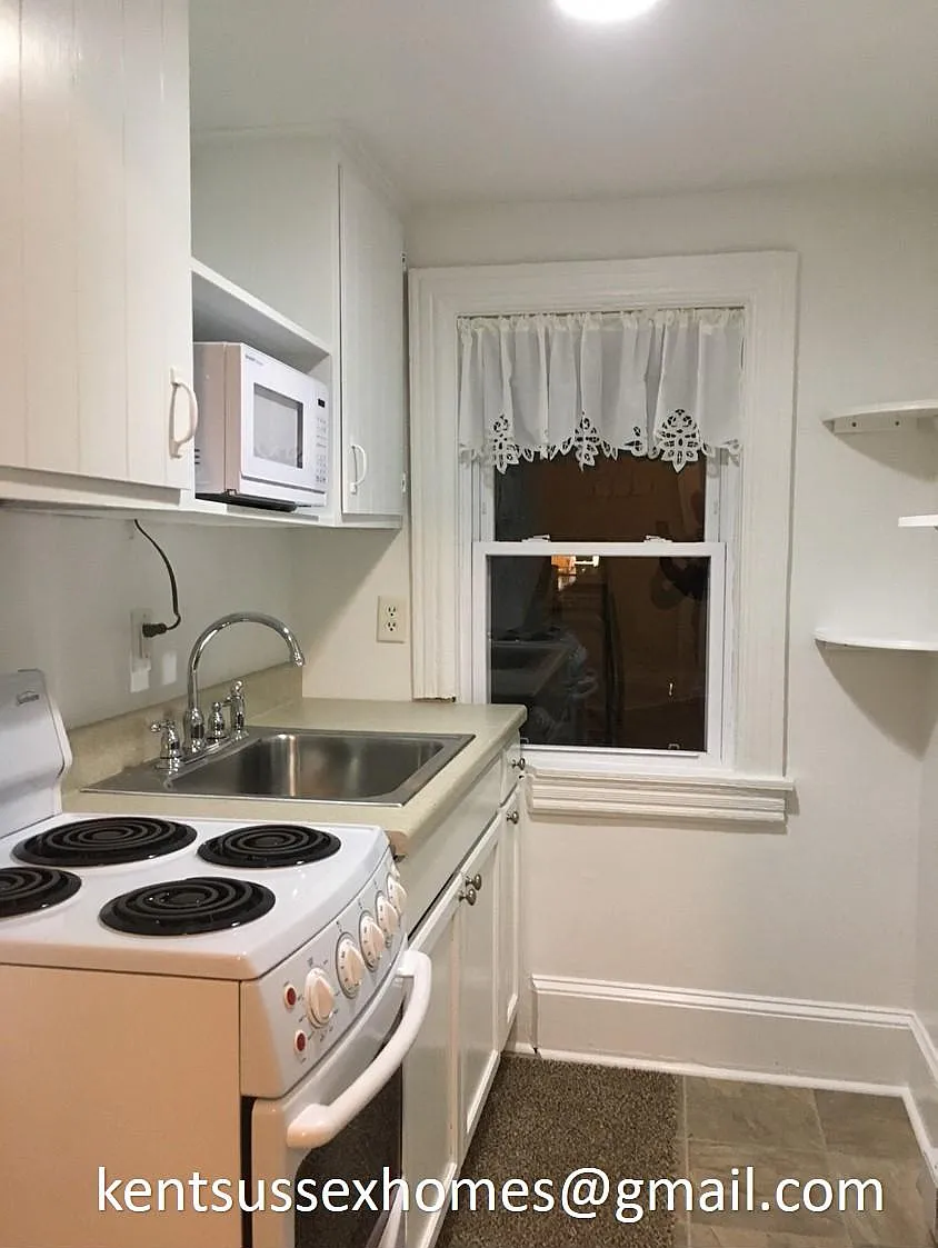 502 NW Front St — Photo 3