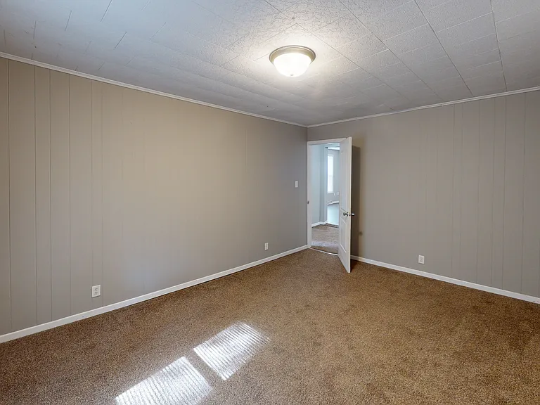 1303 Hemlock Ave — Photo 3
