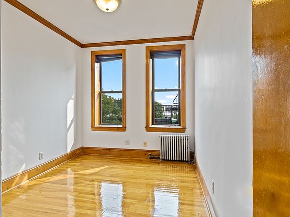 5th image of 203 17th St APT 18