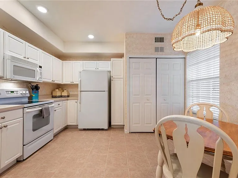 10129 Colonial Country Club Blvd — Photo 6
