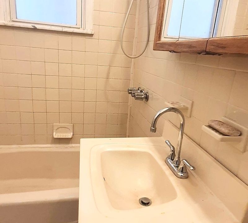 1st image of 25-20 Broadway #8