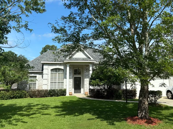 1036 River Ct, Mandeville, LA 70448