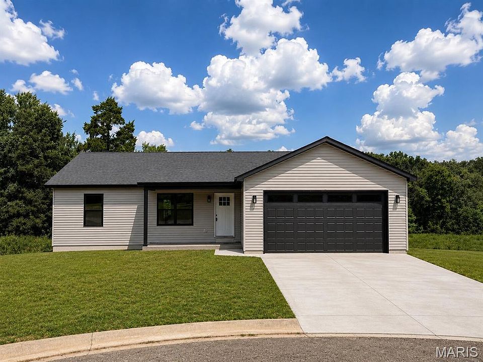 1st image of 207 Willow Dr