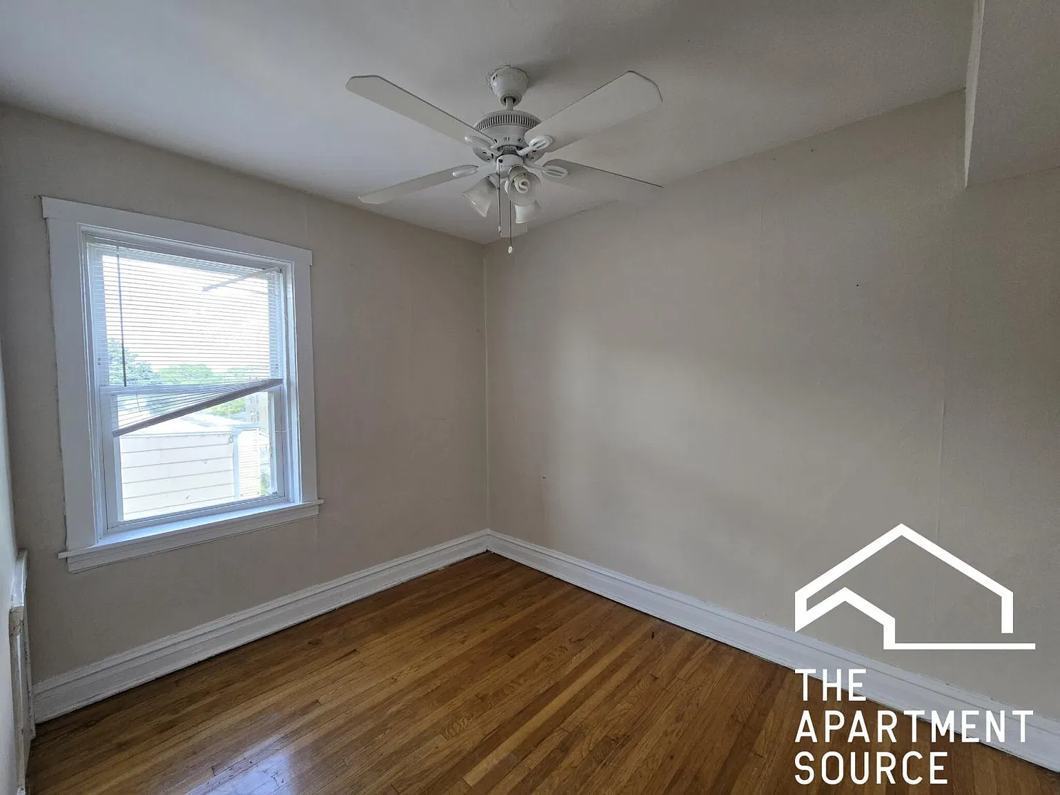3054 W Berteau Ave — Photo 3