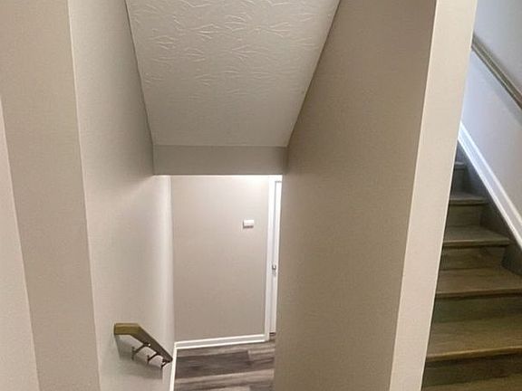 4th image of 1032 Golfview Dr