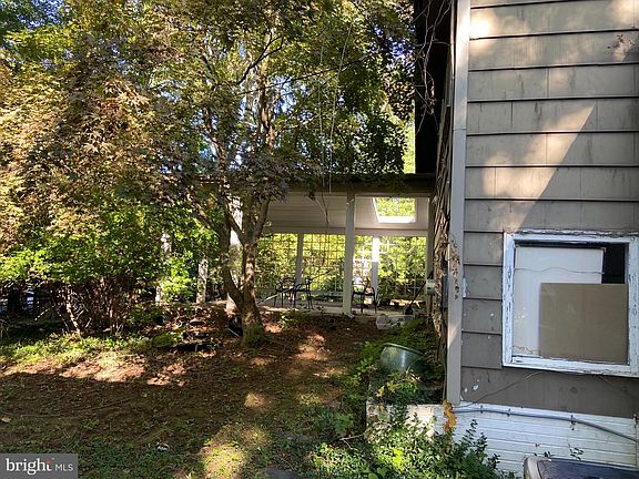 5th image of 805 Harston Ln
