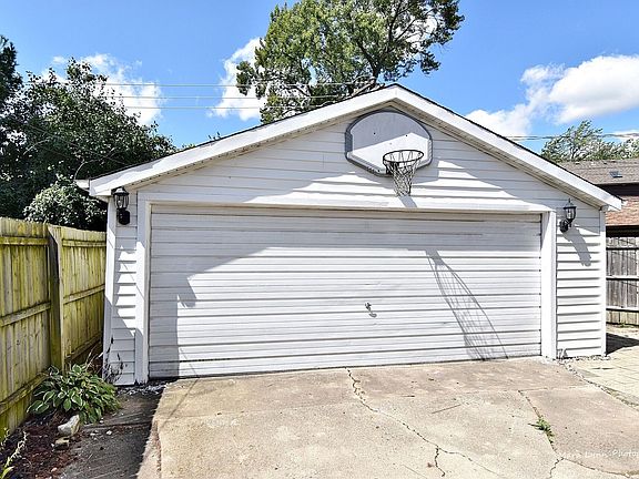 3rd image of 6056 N Oriole Ave