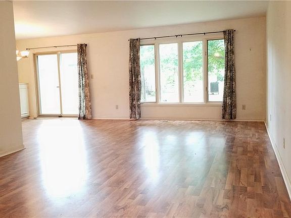3rd image of 3611 Forest Glen Ct