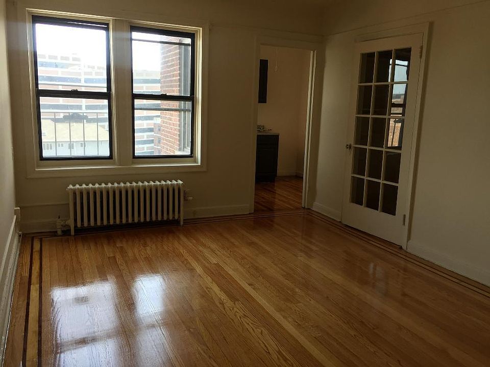 2nd image of 170 Grand St APT 5D