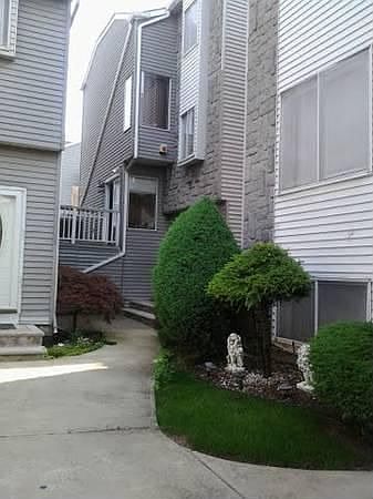1st image of 39 Wolkoff Ln