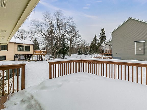 5th image of 2043 Eldridge Ave W