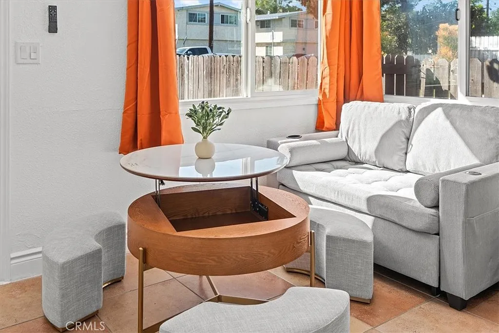 1 bed, 400 sqft, $2,500 — Photo 4