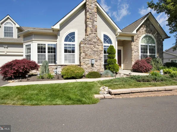 379 Shady Brook Dr #230, Langhorne, PA 19047