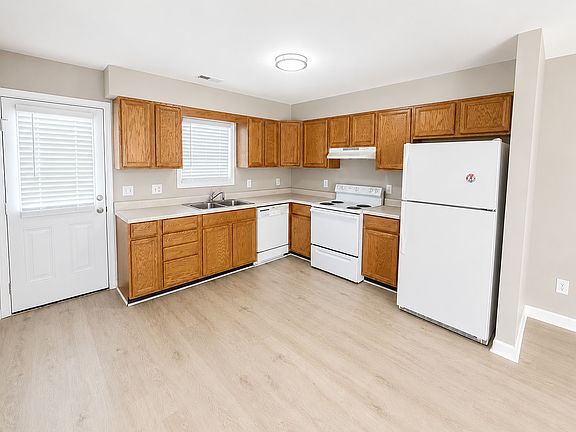 4th image of 650 Lakeside Ave #0